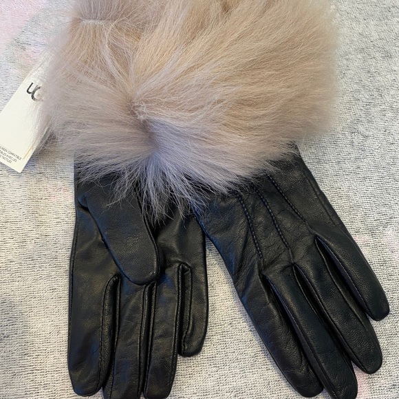 1 PAIR LEFT!  BNWT Ugg Leather Gloves w/Fur-Size Medium - Picture 5 of 12